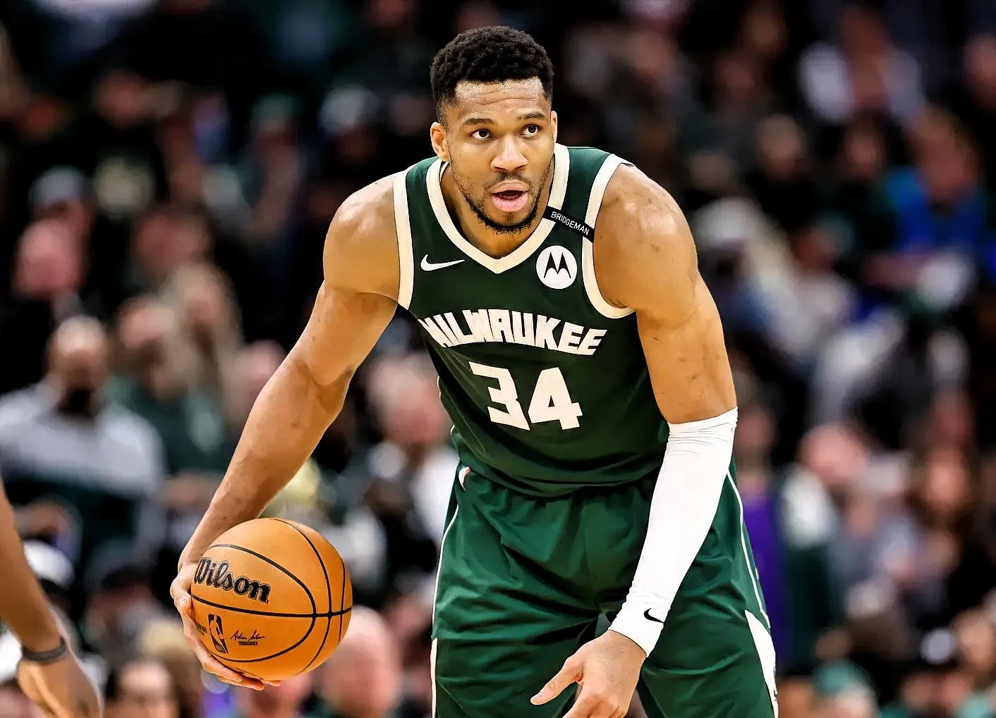 关于欧联今夜再迎强敌；密尔沃基雄鹿遗憾出局；主帅态度——目标明确；身体对抗强度拉满的信息